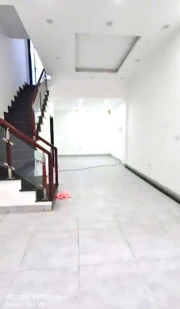   Chính chủ bán nhà riêng phố Giáp Bát, Mặt ngõ Thông. 45m × 6 Tầng. SĐCC Ô tô vào nhà Chỉ 12 tỷ 3